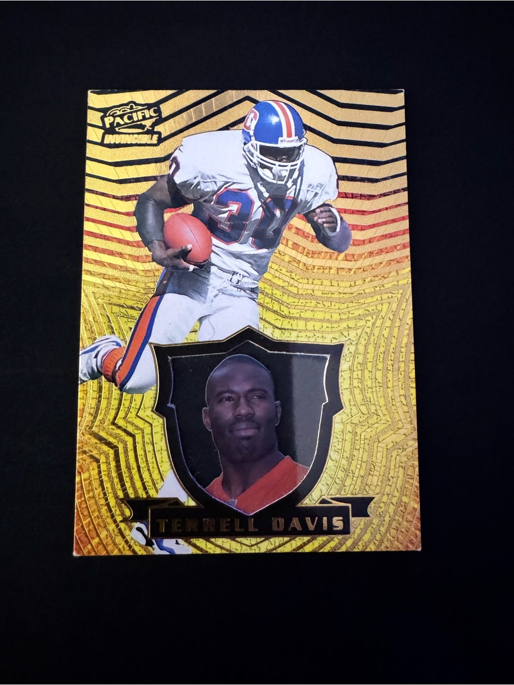 Pacific 1997 Invincible Terrell Davis #43 Denver Broncos Insert Football Card